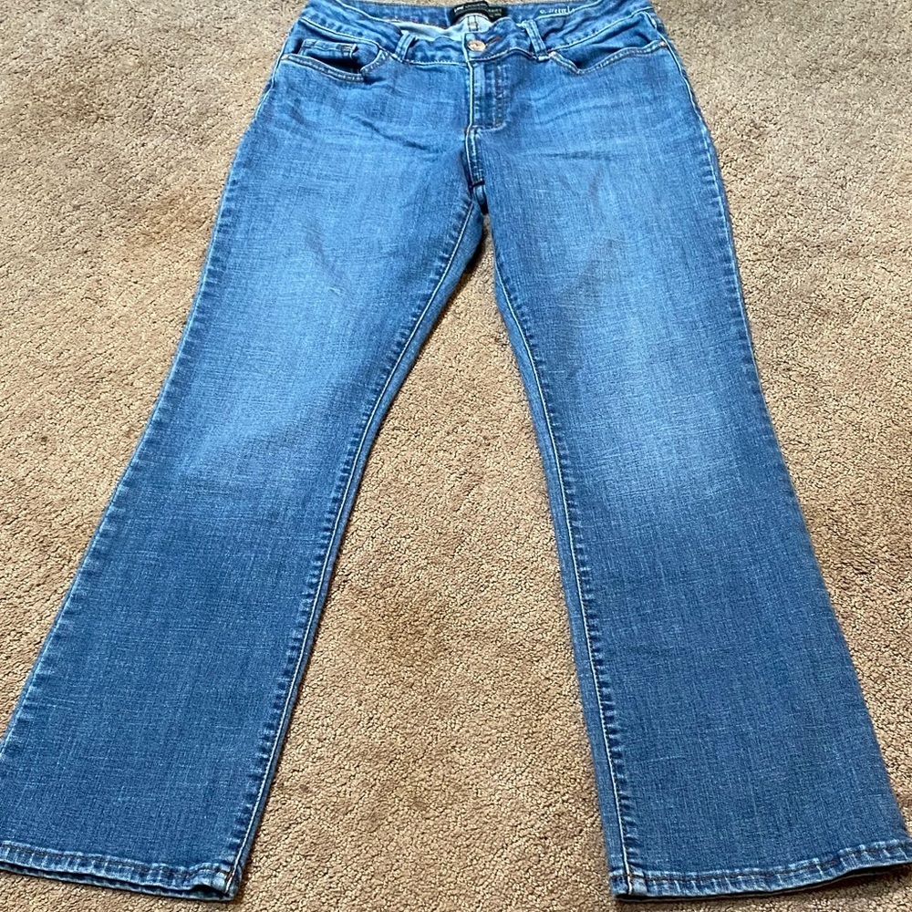 Lee Women's Wide Leg Size 12 Short Jeans in Classic Blue